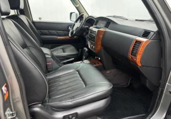 Подержанный автомобиль Nissan Patrol 2008 года (13 фото)