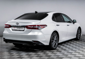 Подержанный автомобиль Toyota Camry Sedan 2022 года (5 фото)