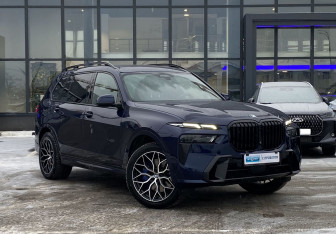 Подержанный автомобиль BMW X7 2022 года (3 фото)