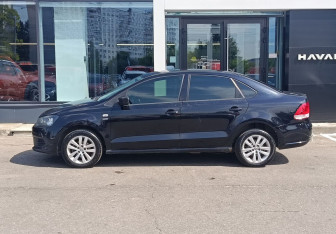 Подержанный автомобиль Volkswagen Polo Sedan 2013 года (8 фото)