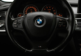 Подержанный автомобиль BMW X3 2012 года (10 фото)