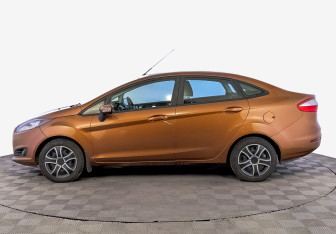 Подержанный автомобиль Ford Fiesta Sedan 2016 года (8 фото)
