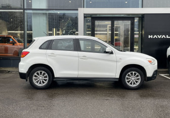 Подержанный автомобиль Mitsubishi ASX 2011 года (4 фото)