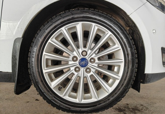 Подержанный автомобиль Ford Focus Hatchback 2017 года (17 фото)