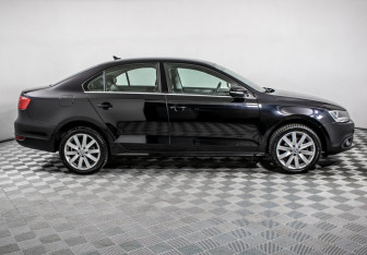 Подержанный автомобиль Volkswagen Jetta Sedan 2012 года (4 фото)