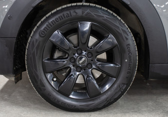 Подержанный автомобиль MINI Countryman 2020 года (24 фото)