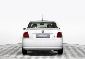 Подержанный автомобиль Volkswagen Polo Sedan 2012 года (6 фото)