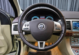 Подержанный автомобиль Jaguar XF Sedan 2008 года (17 фото)