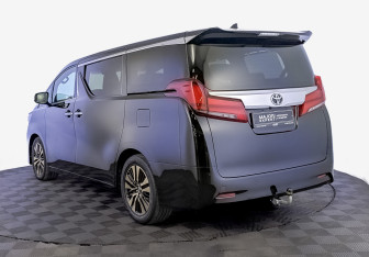 Подержанный автомобиль Toyota Alphard 2018 года (7 фото)