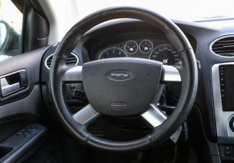 Подержанный автомобиль Ford Focus Sedan 2007 года (16 фото)