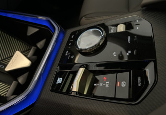 Подержанный автомобиль BMW X3 2025 года (13 фото)