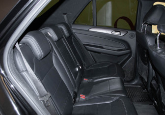 Подержанный автомобиль Mercedes-Benz GLE 2015 года (7 фото)