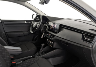 Подержанный автомобиль Skoda Rapid Liftback 2021 года (13 фото)