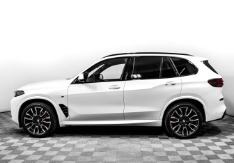 Подержанный автомобиль BMW X5 2024 года (8 фото)