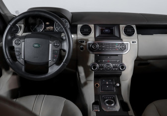 Подержанный автомобиль Land Rover Discovery 2013 года (12 фото)