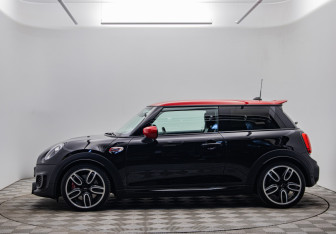 Подержанный автомобиль MINI Hatch 2019 года (8 фото)