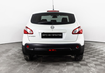 Подержанный автомобиль Nissan Qashqai 2013 года (6 фото)