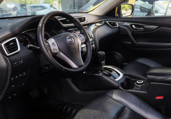 Подержанный автомобиль Nissan X-Trail 2015 года (12 фото)
