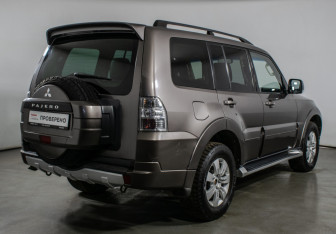 Подержанный автомобиль Mitsubishi Pajero 2012 года (5 фото)