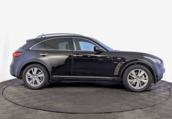 Подержанный автомобиль Infiniti QX70 2016 года (4 фото)