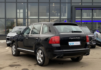 Подержанный автомобиль Porsche Cayenne 2004 года (7 фото)