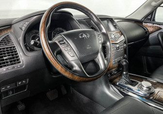 Подержанный автомобиль Infiniti QX80 2014 года (13 фото)