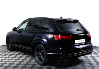 Подержанный автомобиль Audi Q7 2017 года (7 фото)
