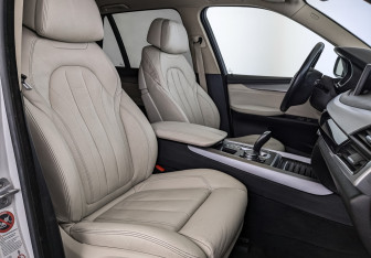 Подержанный автомобиль BMW X5 2014 года (24 фото)