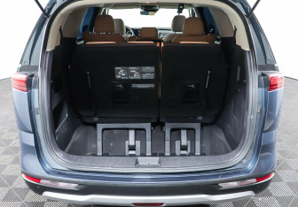 Подержанный автомобиль Kia Carnival 2021 года (21 фото)