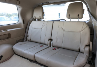 Подержанный автомобиль Lexus LX 2008 года (11 фото)