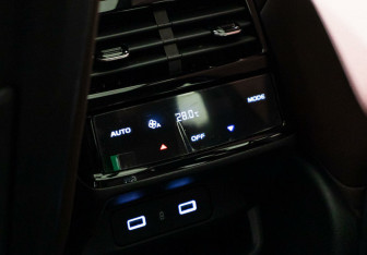 Подержанный автомобиль Geely Monjaro 2023 года (23 фото)