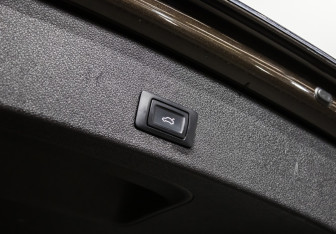 Подержанный автомобиль Audi Q5 2015 года (10 фото)