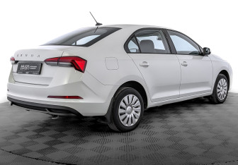 Подержанный автомобиль Skoda Rapid Liftback 2021 года (5 фото)