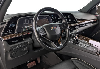 Подержанный автомобиль Cadillac Escalade Suv 2021 года (14 фото)