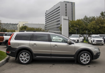 Подержанный автомобиль Volvo XC70 2014 года (4 фото)