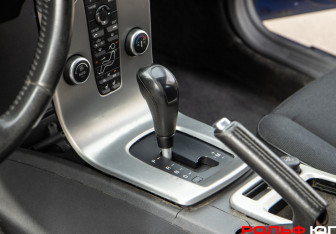 Подержанный автомобиль Volvo V50 2008 года (15 фото)