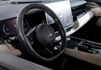 Подержанный автомобиль Zeekr 009 2023 года (22 фото)