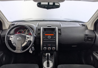 Подержанный автомобиль Nissan X-Trail 2011 года (14 фото)