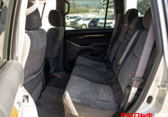 Подержанный автомобиль Toyota Land Cruiser Prado 2007 года (8 фото)