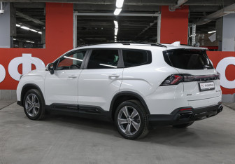 Подержанный автомобиль Geely Okavango 2024 года (7 фото)