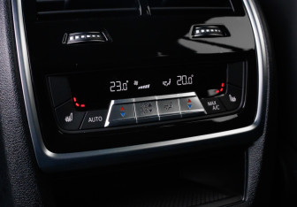 Подержанный автомобиль BMW X7 2023 года (16 фото)