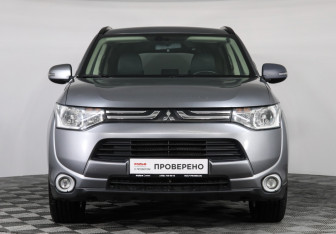 Подержанный автомобиль Mitsubishi Outlander 2012 года (2 фото)