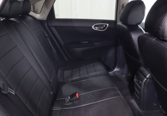 Подержанный автомобиль Nissan Sentra Sedan 2015 года (20 фото)