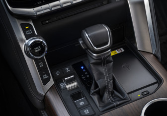 Подержанный автомобиль Toyota Land Cruiser Suv 2024 года (16 фото)