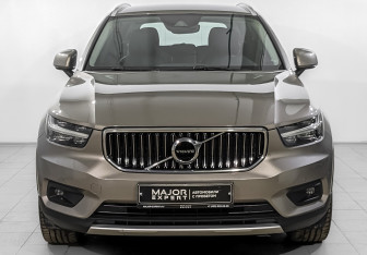 Подержанный автомобиль Volvo XC40 2019 года (2 фото)