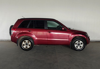 Подержанный автомобиль Suzuki Grand Vitara 2007 года (8 фото)
