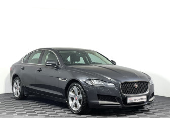 Подержанный автомобиль Jaguar XF Sedan 2019 года (3 фото)