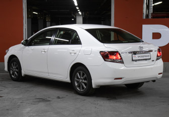 Подержанный автомобиль Toyota Allion 2016 года (7 фото)
