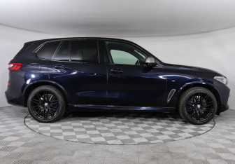 Подержанный автомобиль BMW X5 2019 года (5 фото)