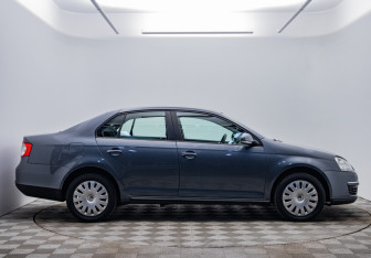 Подержанный автомобиль Volkswagen Jetta Sedan 2007 года (6 фото)